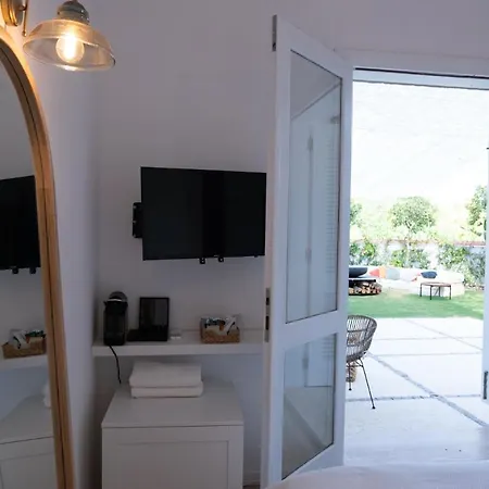 The Blaze Hotel Отель Кешме